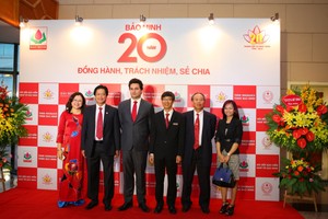 Bảo Minh nhận cờ thi đua từ Bộ Tài chính