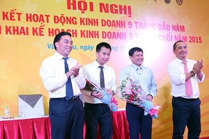 Khen thưởng các đơn vị về đích sớm