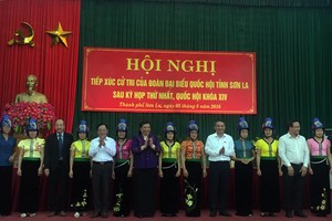 Ông Bùi Hoài Giang, , Phó tổng giám đốc PJICO (đứng thứ 3 từ trái sang)