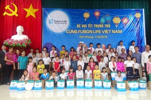 Fubon Life Việt Nam mang Tết Trung thu đến cho trẻ em khó khăn ba miền
