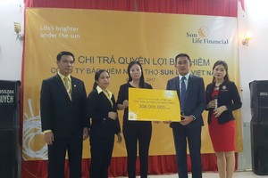 Sun Life Việt Nam chi trả bảo hiểm hơn 306 triệu đồng cho khách hàng