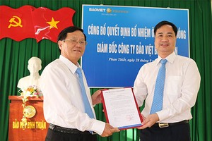 Ông Nguyễn Xuân Việt (bên phải)