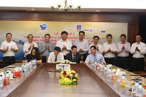 Ký kết hợp đồng bảo hiểm cho 30 máy bay của Tổng công ty trực thăng Việt Nam