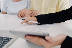 Công ty bảo hiểm lỗ nặng do hợp tác độc quyền với ngân hàng?