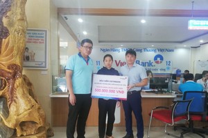 VietinBank Bắc Nghệ An trao bồi thường cho vợ ông Đoàn Khắc Hiếu