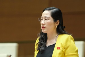 ĐBQH Nguyễn Thị Thuỷ tham gia thảo luận hội trường sáng 1/6
