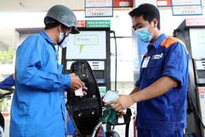 Đề xuất giảm thuế nhập khẩu ưu đãi đối với xăng động cơ không pha