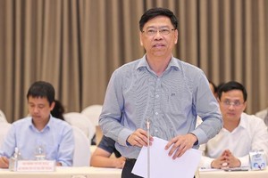 Thứ trưởng Bộ GTVT Nguyễn Xuân Sang tại cuộc họp báo Chính phủ chiều tối 3/8. 