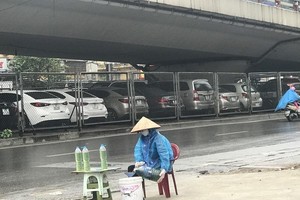 Trong ngày 4/11, Bộ Công thương có văn bản yêu cầu xử nghiêm hành vi buôn bán xăng dầu qua thùng, can, chai...