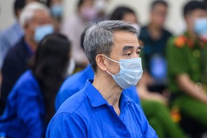 Ông Nguyễn Quang Tuấn, nguyên Giám đốc Bệnh viện Tim Hà Nội tại phiên xử sáng 17/4.