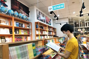 Dư luận đang lo ngại tình trạng chậm tiến độ sách giáo khoa khi năm học 2023-2024 đang đến gần (Ảnh minh họa).