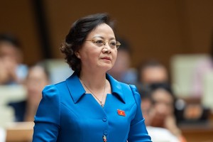 Bộ trưởng Bộ Nội vụ Phạm Thị Thanh Trà giải trình trước Quốc hội chiều 31/5 (Ảnh: quochoi.vn)