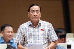 Đại biểu Quốc hội Phạm Văn Hoà phát biểu thảo luận tại Hội trường sáng 19/6