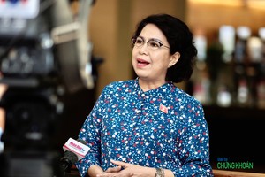 Bí thư quận 1 TP Hồ Chí Minh Tô Thị Bích Châu trả lời báo chí bên hành lang Quốc hội chiều 23/6 (Ảnh: M.Minh)