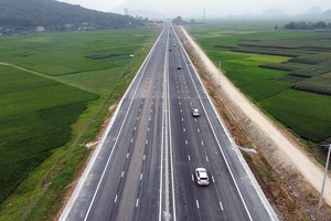 Bộ Giao thông Vận tải vừa đề xuất thu phí trên những tuyến cao tốc do Nhà nước đầu tư (Ảnh minh hoạ)