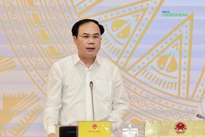 Thứ trưởng Bộ Xây dựng Nguyễn Văn Sinh trả lời tại họp báo Chính phủ chiều 30/9 (Ảnh: M.Minh)