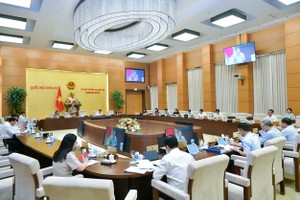 Uỷ ban Thường vụ Quốc hội họp phiên thứ 38 sáng 10/10 để bàn về dự án Luật sửa đổi, bổ sung 4 luật về đầu tư.