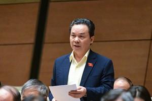 Đại biểu Hoàng Văn Cường (đoàn Hà Nội) phát biểu thảo luận sáng 28/10.