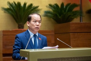 Ủy viên Ủy ban Thường vụ Quốc hội Hoàng Thanh Tùng trình bày báo cáo giải trình, tiếp thu, chỉnh lý dự thảo Luật Tổ chức Chính phủ (sửa đổi) sáng 18/2