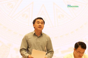 Thứ trưởng Bộ Y tế Trần Văn Thuấn phát biểu tại họp báo Chính phủ chiều 6/5 (Ảnh: M.M)