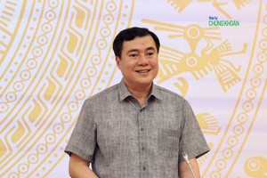 Thứ trưởng Bộ Công Thương Nguyễn Sinh Nhật Tân cung cấp thông tin về việc về quản lý thuế đối với hoạt động thương mại điện tử chiều 3/7 (Ảnh: M. Minh)