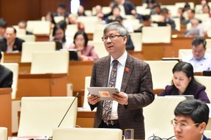 Đại biểu Nguyễn Anh Trí (đoàn Hà Nội) đồng ý cấm kinh doanh thuốc lá điện tử, thuốc lá nung nóng