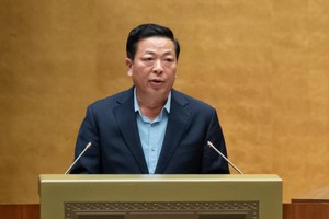Bộ trưởng Bộ Xây dựng Trần Hồng Minh trình bày Tờ trình về sân bay Long Thành sáng 8/12