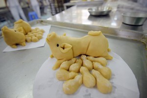 Đột nhập lò bánh trung thu dịp “vào mùa“