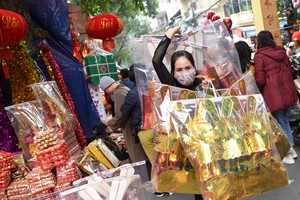 Cửa hàng vàng mã tất bật phục vụ ông Công, ông Táo 