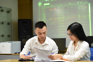 Khi nào cổ phiếu HOSE đi "ở nhờ" sàn Hà Nội?