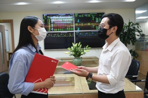 Hình ảnh các sàn chứng khoán ngày đầu HOSE hứa không "đơ"
