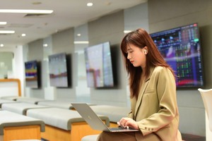 Dòng tiền thận trọng và phân hóa