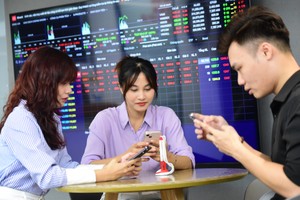 Trên thị trường chứng khoán Việt Nam, giá trị giao dịch của nhà đầu tư cá nhân hiện chiếm khoảng 80 - 85% tổng giá trị giao dịch hàng ngày