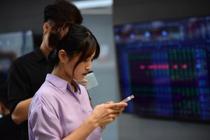 VN-Index lình xình chờ động lực mới, bán lẻ chờ bứt phá