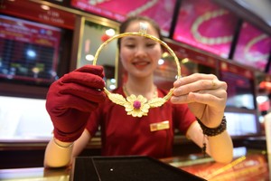 Giá vàng hôm nay ngày 1/3: Vàng trong nước "đứng nhìn" thế giới lao dốc