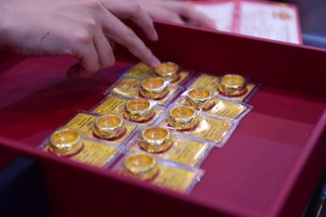 Giá vàng hôm nay ngày 24/2: Vàng nhẫn "một mình một chiều"