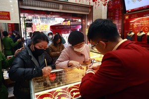 Giá vàng hôm nay ngày 31/12: Giá vàng trong nước biến động ngược chiều 