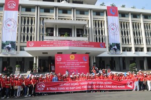 AIA Việt Nam trao 770 chiếc xe đạp cho trẻ em nghèo