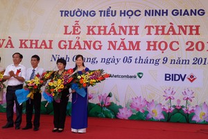 Manulife Việt Nam tài trợ thiết bị giáo dục tại Trường tiểu học Ninh Giang