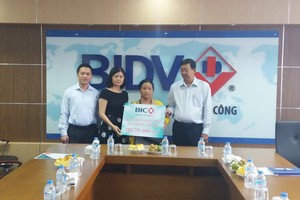 Đại BIC và BIDV Vĩnh Long trao triền bồi thường bảo hiểm cho gia đình khách hàng