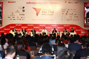 Các chuyên gia trao đổi tại phiên thảo luận thứ nhất: “Nhận diện các yếu tố đột phá trong M&A” - Ảnh: Lê Toàn.