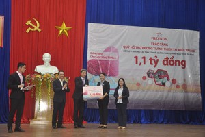 Prudential tặng hơn 1,1 tỷ đồng để sửa chữa 5 trường học sau bão số 12