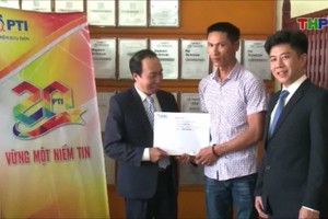 PTI tặng "tài xế bẻ lái" Đỗ Văn Tiến gói bảo hiểm chăm sóc sức khỏe