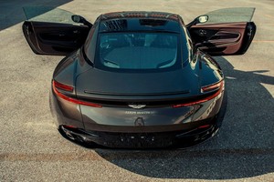 Siêu xe thể thao Aston Martin DB11 V8 đã về đến Việt Nam