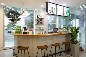 Một góc cửa hàng Hi-Café cạnh trụ sở chính của Vinamilk.