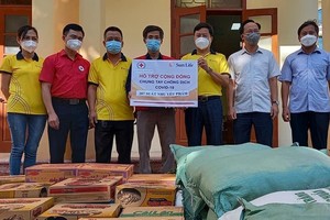 Sun Life Việt Nam đóng góp hơn 1,2 tỷ đồng vào công tác phòng chống dịch COVID-19 