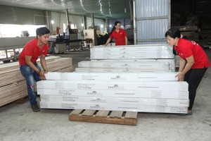 Doanh nghiệp xuất khẩu gỗ ở Bình Dương. Ảnh Lê Toàn