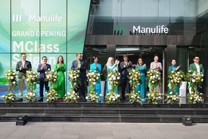 Ban lãnh đạo Manulife cắt băng khai trương Văn phòng MClass Saigon