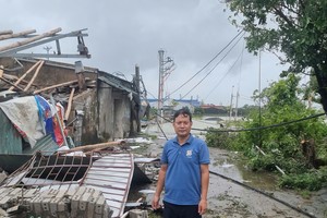 Giám định viên của bảo hiểm DBV tại hiện trường sau cơn bão số 10