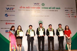 TOP 5 doanh nghiệp niêm yết có hoạt động IR tốt nhất được nhà đầu tư bình chọn 